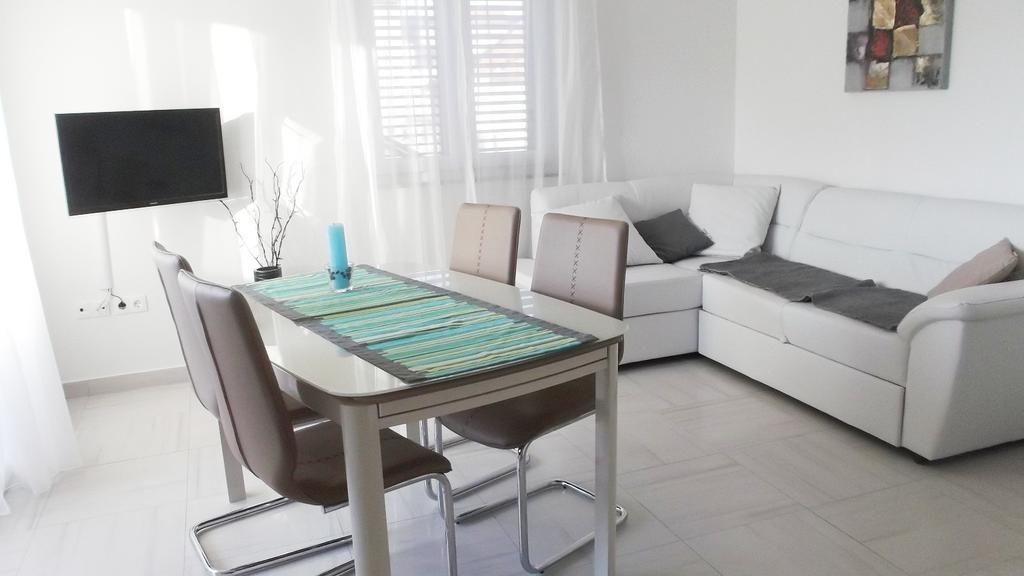 Apartments Horvat Vodice Ruang foto